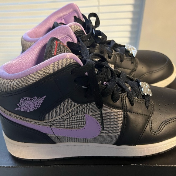 Air Jordan 1 Mid SE (GS) - Picture 15 of 16